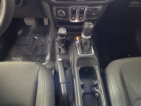 Certified 2025 Jeep Wrangler Sport image 15