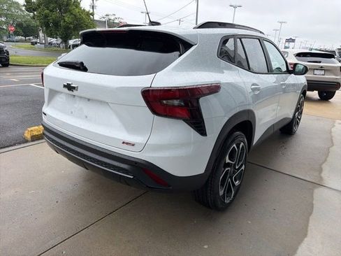 New 2026 Chevrolet Trax RS w/ Sunroof Package FWD image 5