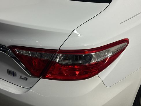 Used 2016 Toyota Camry LE image 34