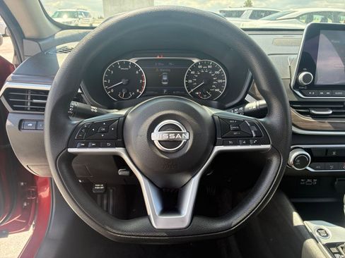 Used 2025 Nissan Altima 2.5 SV FWD image 28