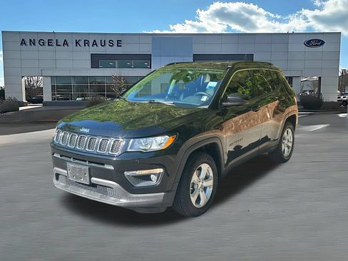 Used 2018 Jeep Compass Latitude w/ Cold Weather Group AWD/4WD image 3