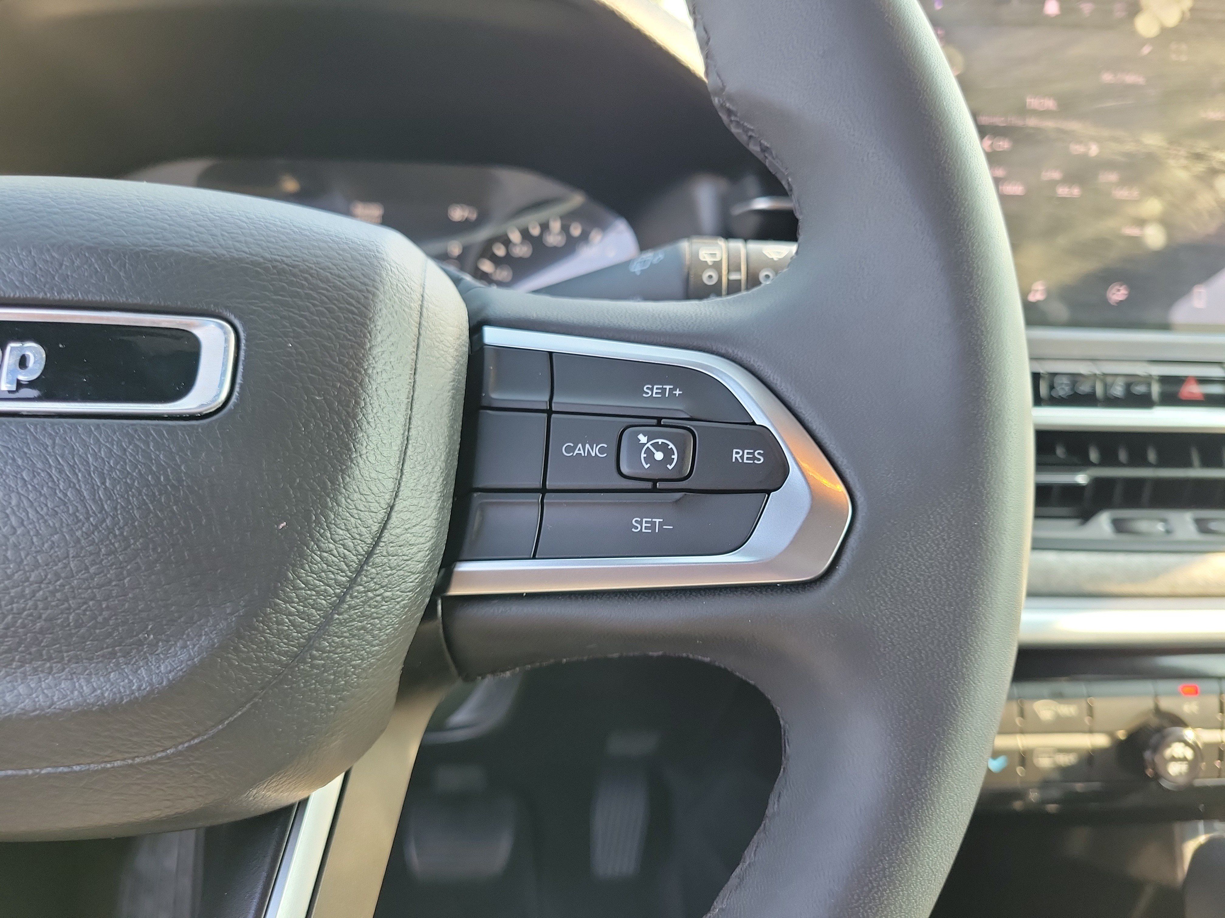 Used 2024 Jeep Compass Latitude AWD/4WD image 23