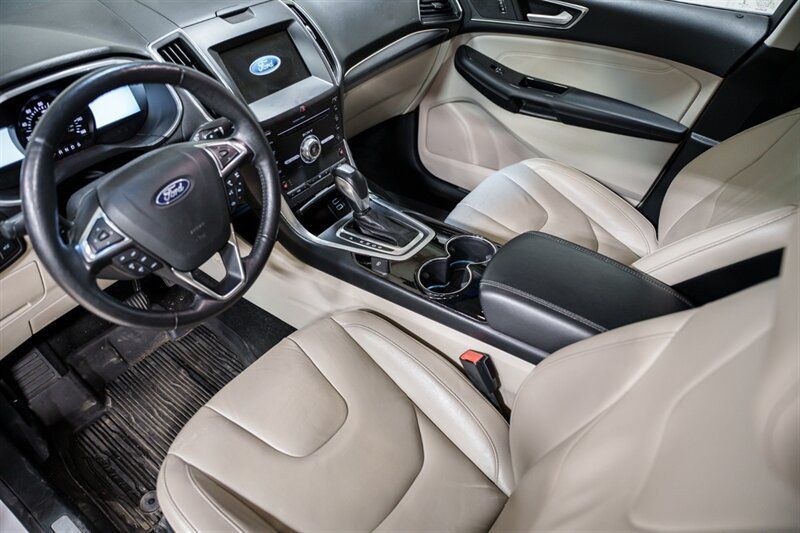 Used 2018 Ford Edge Titanium w/ Technology Package AWD/4WD image 7