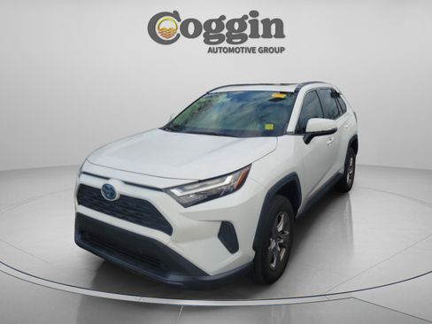 Used 2022 Toyota RAV4 XLE image 1