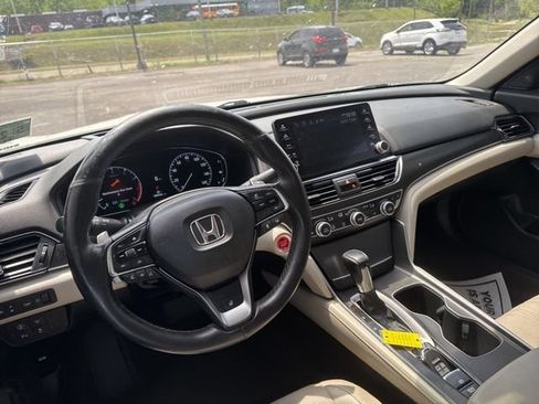Used 2018 Honda Accord Touring image 13
