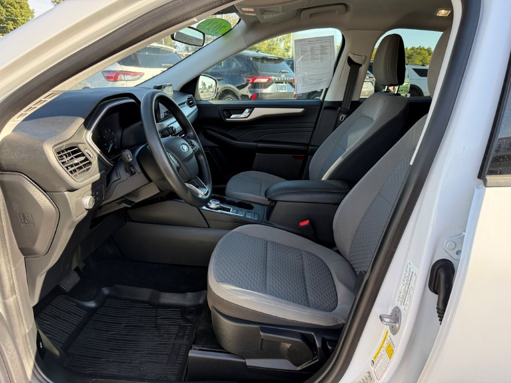 Used 2021 Ford Escape SE FWD image 13