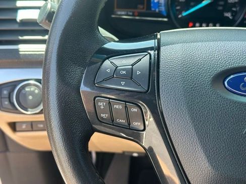 Used 2017 Ford Explorer XLT w/ Equipment Group 202A FWD image 4