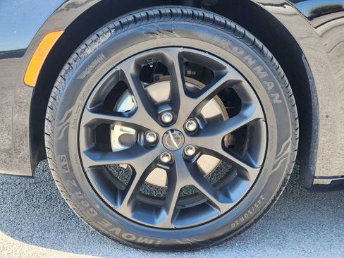 Used 2025 Chrysler Pacifica Limited FWD image 10