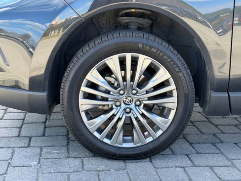 Used 2021 Toyota Venza Limited w/ Advanced Technology Package image 13