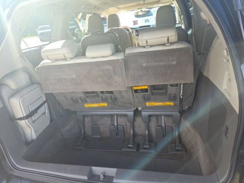 Used 2014 Toyota Sienna XLE FWD image 16
