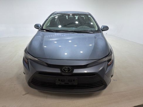 Used 2025 Toyota Corolla LE image 3