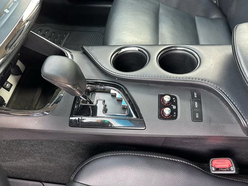 Used 2018 Toyota Avalon XLE image 26