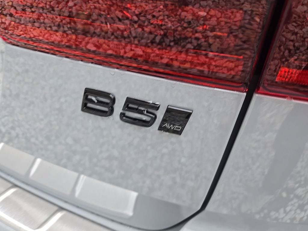 New 2026 Volvo XC60 B5 Ultra w/ Protection Package Premier AWD/4WD image 7