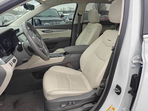 Used 2022 Cadillac XT5 Premium Luxury w/ Technology Package image 7