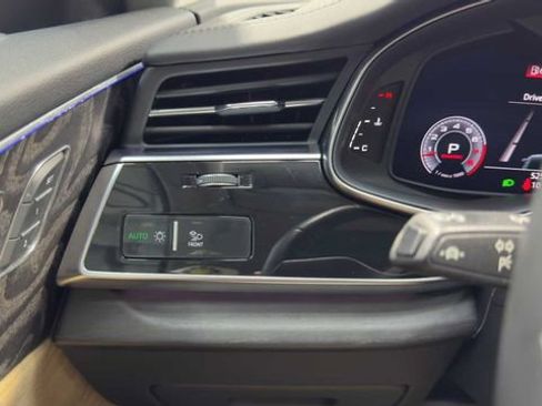 Used 2019 Audi Q8 Prestige w/ Luxury Package AWD/4WD image 32