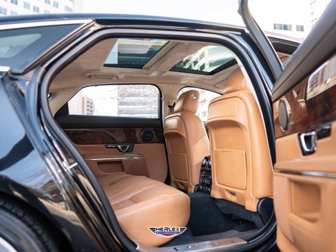 Used 2018 Jaguar XJ L Portfolio AWD/4WD image 19