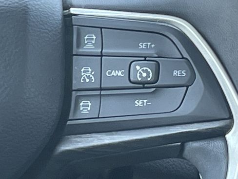 Used 2023 Jeep Grand Cherokee Limited w/ Luxury Tech Group II AWD/4WD image 19