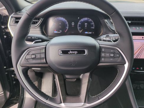 New 2026 Jeep Grand Cherokee Altitude AWD/4WD image 9