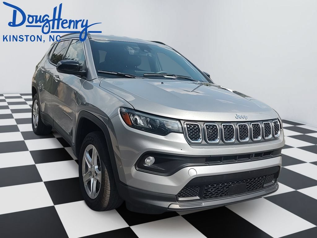 Used 2024 Jeep Compass Latitude AWD/4WD image 7