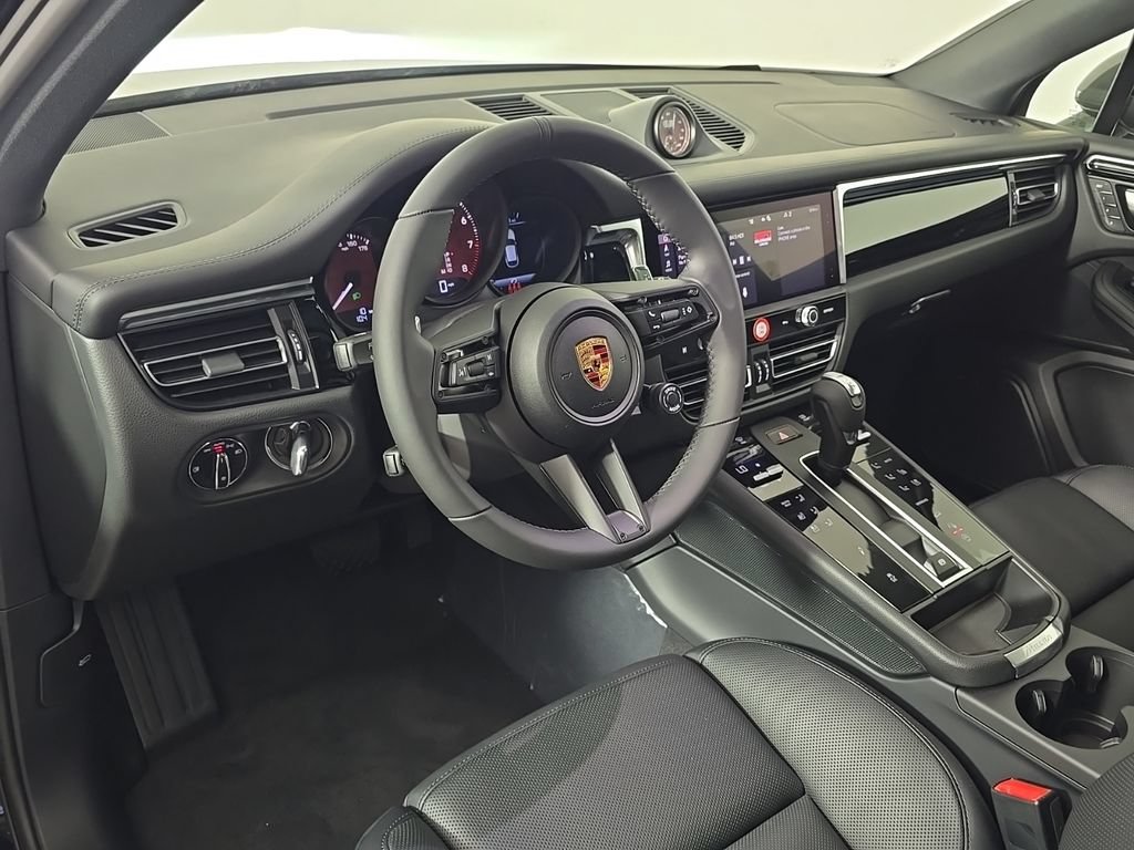 Certified 2026 Porsche Macan Turbo AWD/4WD image 4