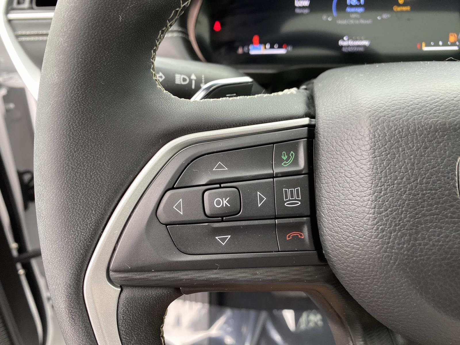 Used 2023 Jeep Grand Cherokee Altitude AWD/4WD image 17