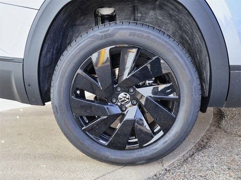 New 2026 Volkswagen Atlas SE image 9