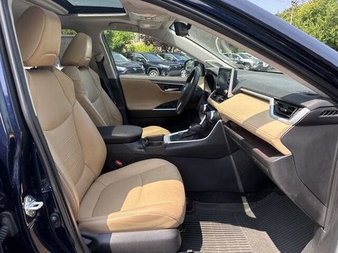 Used 2021 Toyota RAV4 Limited image 9