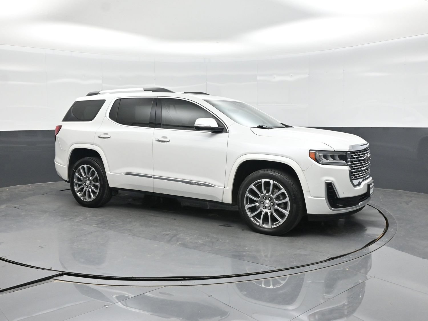 Used 2023 GMC Acadia Denali w/ Denali Ultimate Package FWD image 12