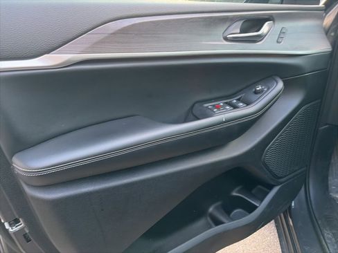 Used 2024 Jeep Grand Cherokee L Limited w/ Luxury Tech Group II image 6