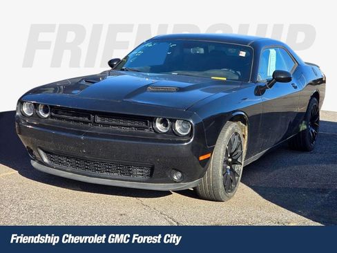 Used 2019 Dodge Challenger SXT w/ Blacktop Package image 1