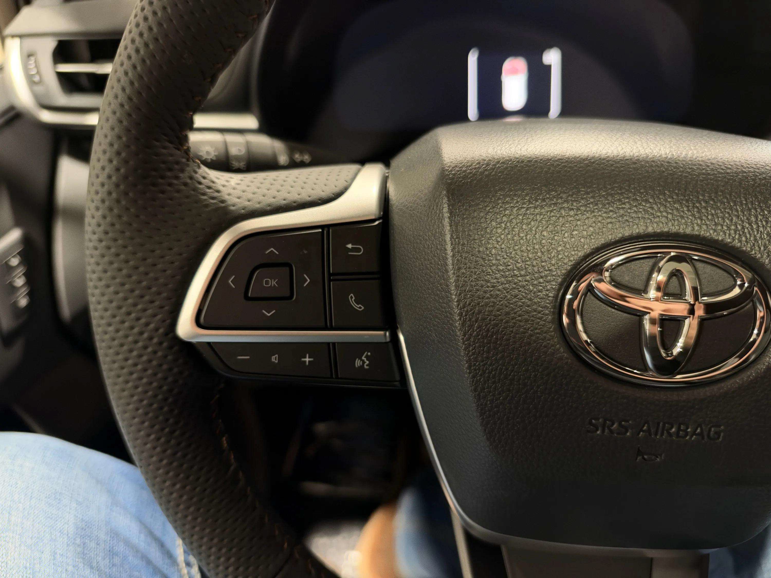 Used 2026 Toyota Sienna Platinum AWD/4WD image 15