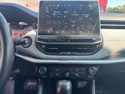Used 2022 Jeep Compass Latitude AWD/4WD image 43
