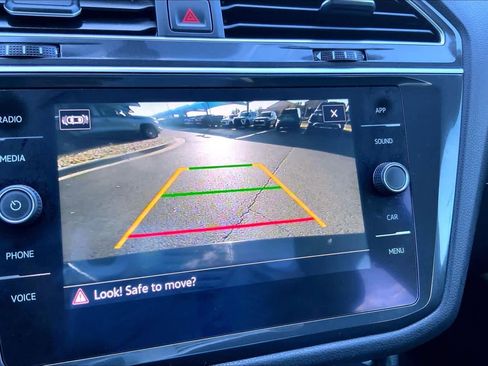 Used 2021 Volkswagen Tiguan SE image 26