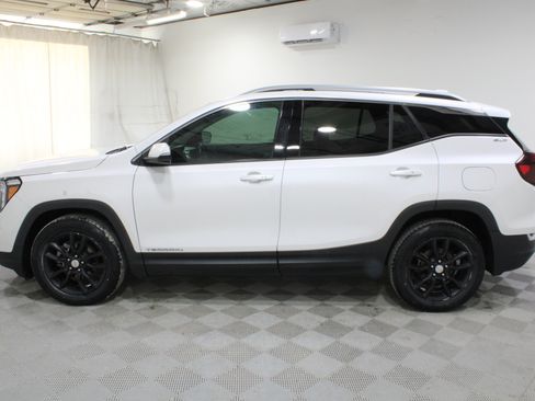Used 2022 GMC Terrain SLT w/ Infotainment Package II AWD/4WD image 31
