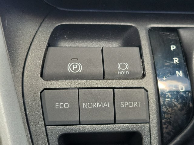 Used 2025 Toyota RAV4 XLE FWD image 28