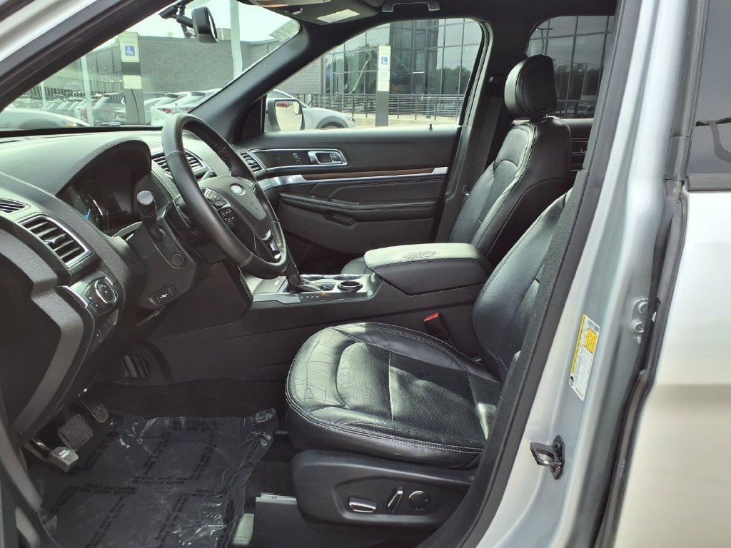 Used 2017 Ford Explorer Limited FWD image 12