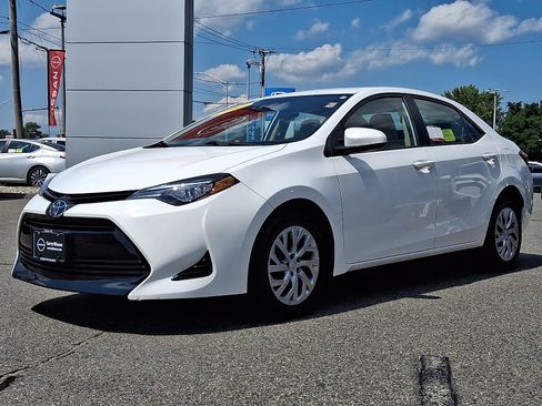 Used 2017 Toyota Corolla LE w/ Carpet Mat Package (TMS) FWD image 3