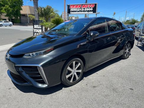 Used 2016 Toyota Mirai FWD image 3