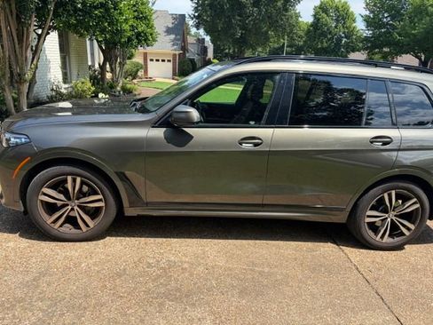 Used 2022 BMW X7 xDrive40i w/ M Sport Package AWD/4WD image 9