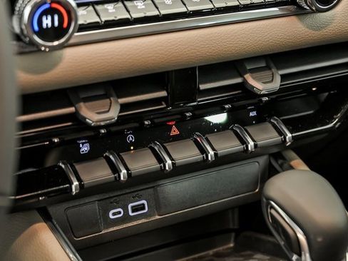 New 2026 GMC Canyon Denali image 17