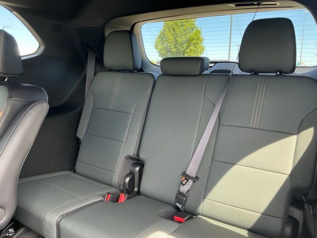 Used 2025 GMC Acadia AT4 AWD/4WD image 36