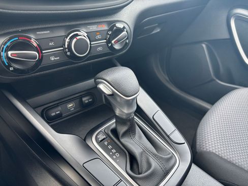 Used 2025 Kia Soul LX w/ LX Technology Package FWD image 39