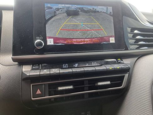 Used 2025 Toyota Camry SE w/ Convenience Package FWD image 10