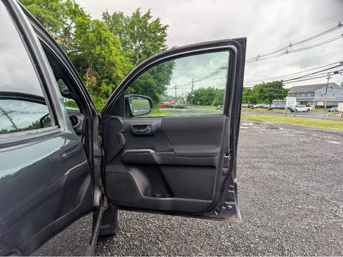 Used 2021 Toyota Tacoma TRD Sport AWD/4WD image 13