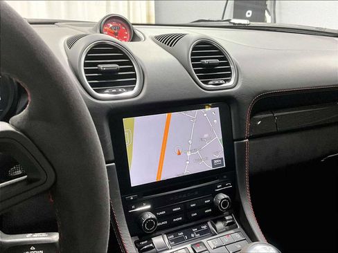 Used 2021 Porsche 718 Cayman GT4 image 17