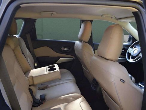 Used 2017 Jeep Cherokee Latitude image 23