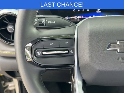 Used 2024 Chevrolet Colorado ZR2 w/ Technology Package AWD/4WD image 12