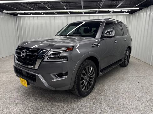 Used 2024 Nissan Armada Platinum w/ Captain's Chairs Package RWD image 3