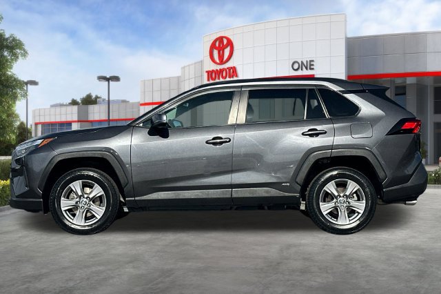 Used 2023 Toyota RAV4 XLE AWD/4WD image 9