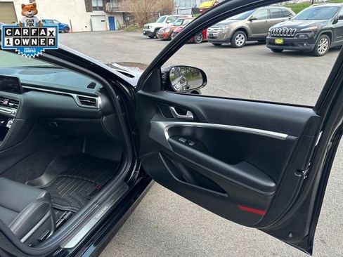 Used 2025 Genesis G70 2.5T image 12